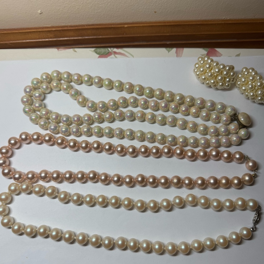 🤍 Vintage Faux Pearl Jewelry Set – 3 Necklaces & Clip-On Earrings